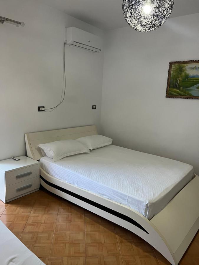 Rooms For Rent Habipi Vlore Bagian luar foto