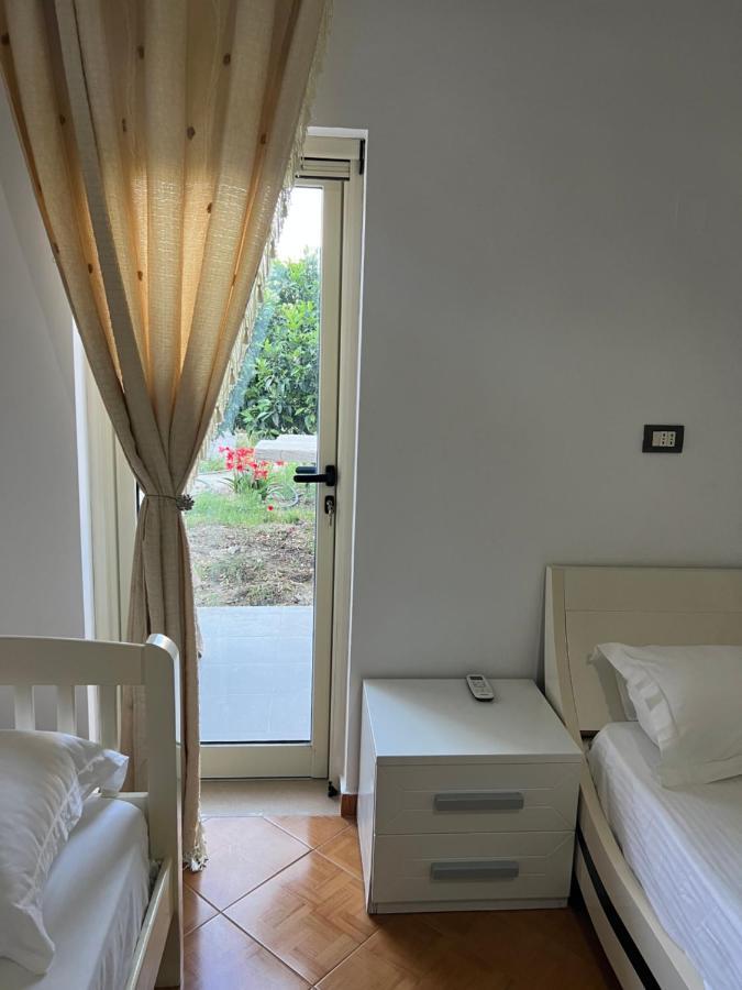 Rooms For Rent Habipi Vlore Bagian luar foto
