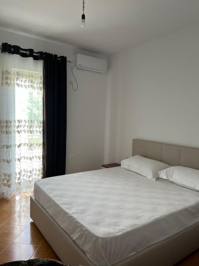 Rooms For Rent Habipi Vlore Bagian luar foto