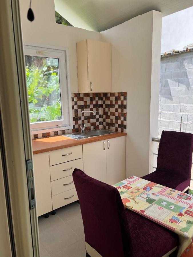 Rooms For Rent Habipi Vlore Bagian luar foto
