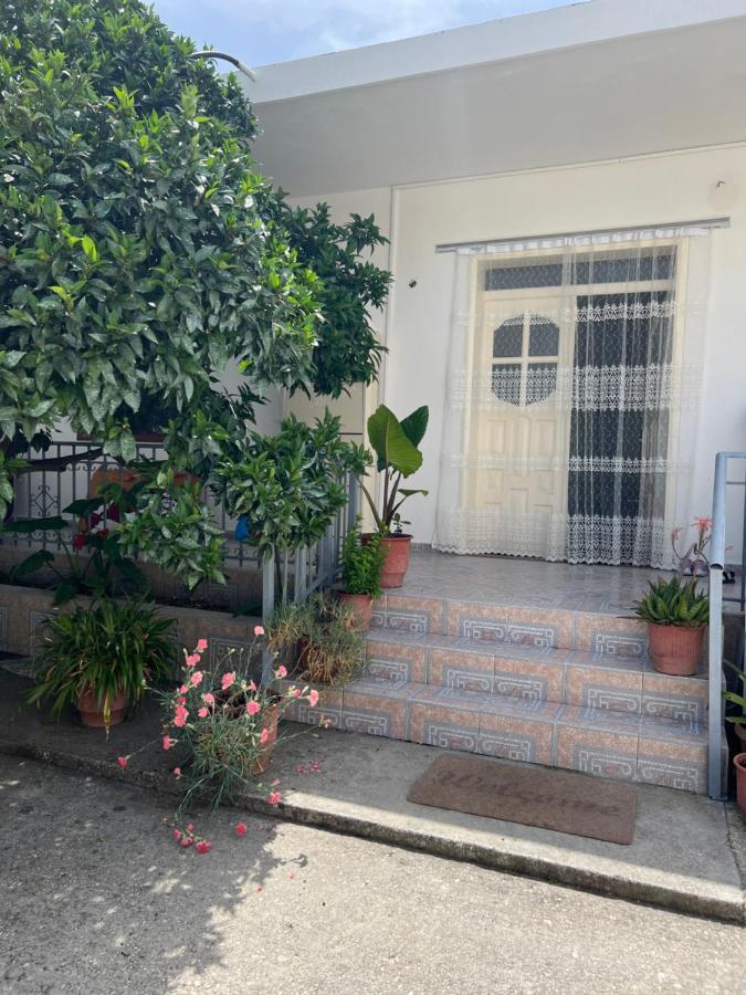 Rooms For Rent Habipi Vlore Bagian luar foto