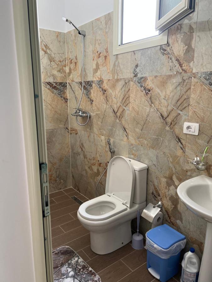 Rooms For Rent Habipi Vlore Bagian luar foto