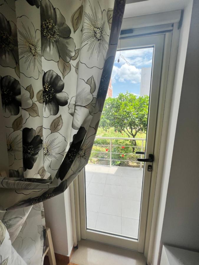 Rooms For Rent Habipi Vlore Bagian luar foto